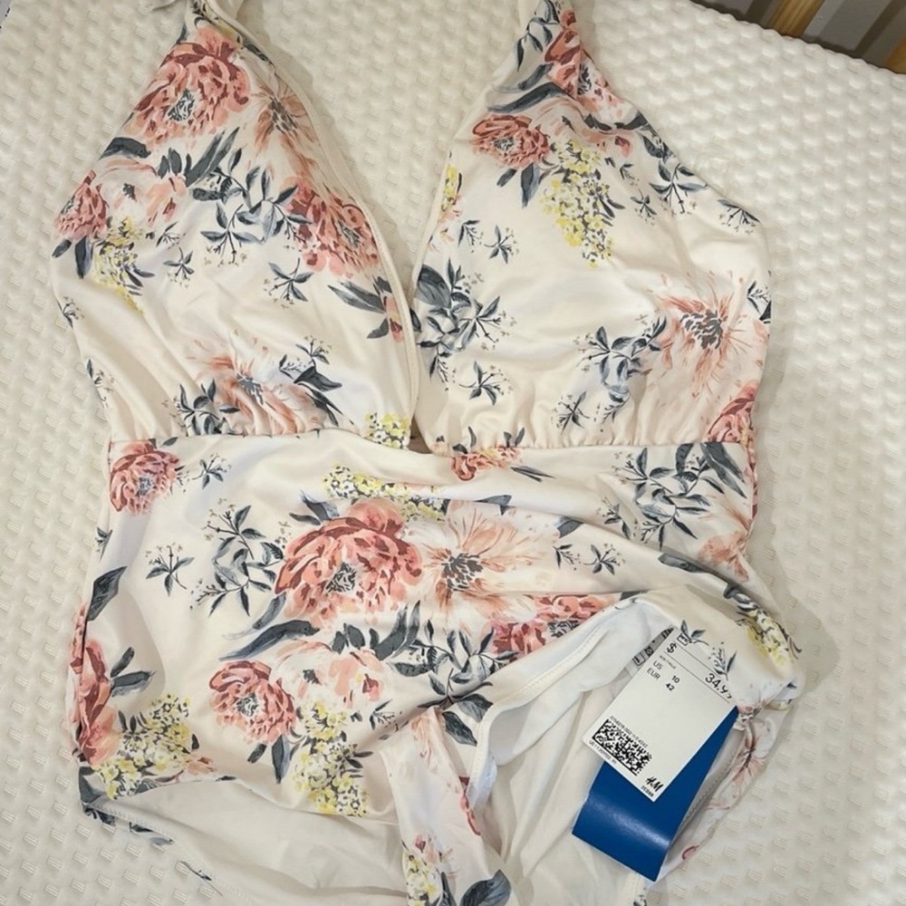 H&M Floral One-Piece Swimsuit – Size US 10 – New with Tags!